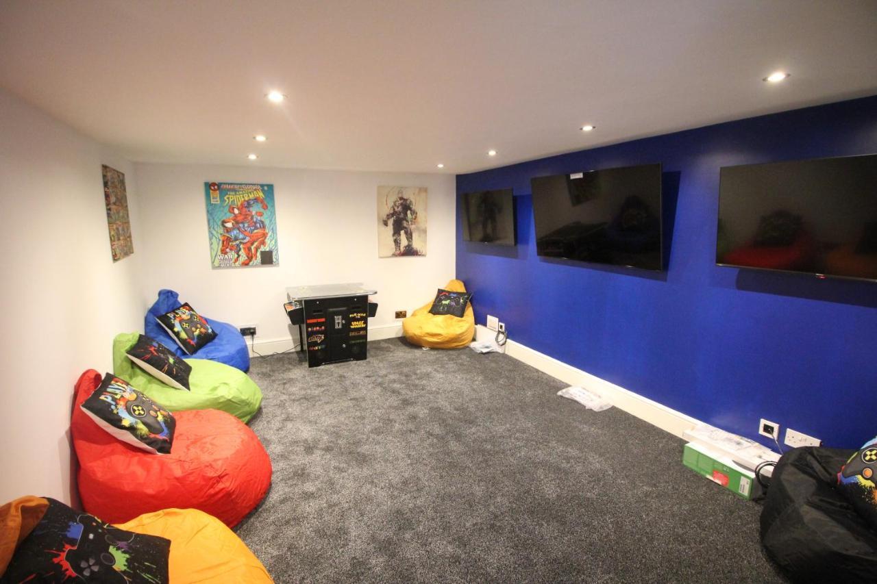 Media Manor - Fully Refurbished In 2022 - Large 6 Bedrooms, 3 Bathrooms Plus Media Games Room Blackpool Kültér fotó